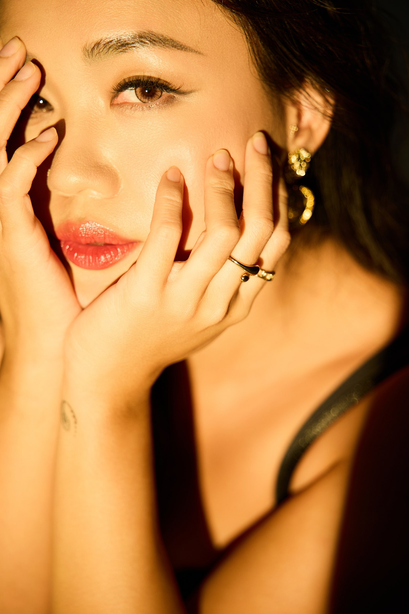 Melodie Yap, close beauty portrait with dramatic lighting